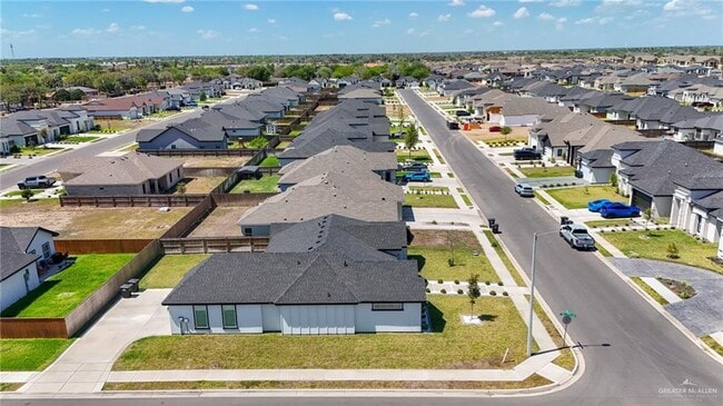 Building Photo - 16 Rabbit Run Ave