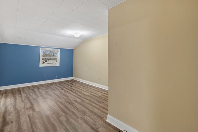 Building Photo - Single family Walking distance to UofD; Av...