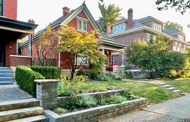 Building Photo - 290 E Deshler Ave