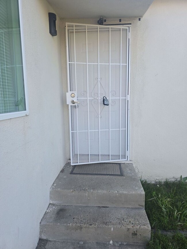 Building Photo - Single-family home with flexible leases - Renovated property - Pet-friendly - Coming soon!