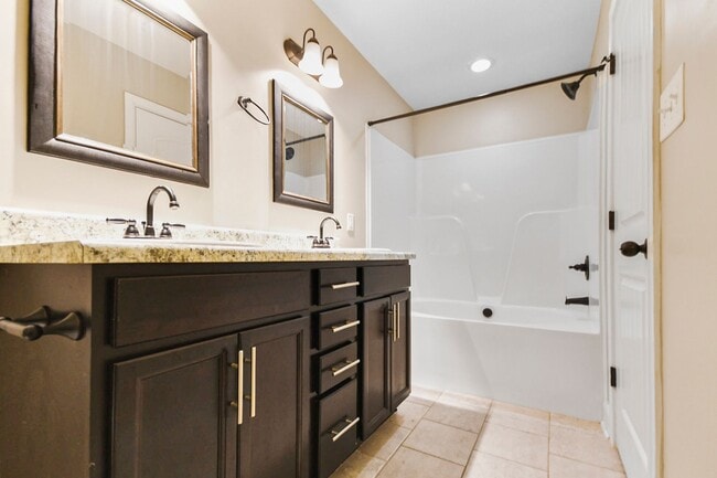 Building Photo - Pet Friendly Three Bedroom!