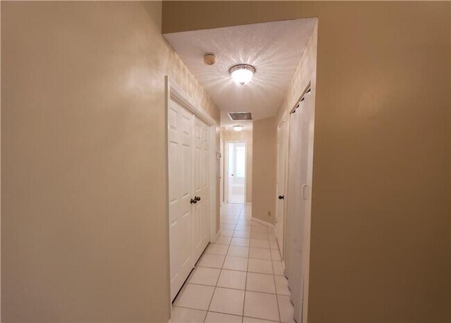 Building Photo - 7546 Pinewalk Dr S