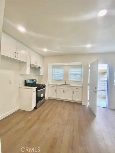 Building Photo - 920 W Olive Ave