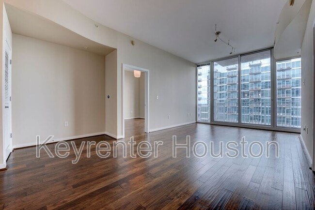 Building Photo - 5925 Almeda Rd