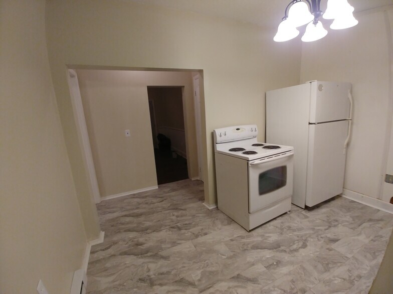 Kitchen - 5996 Seneca Trail S