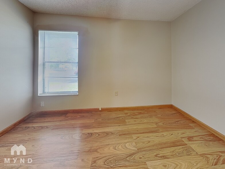 Building Photo - 2024 Sheffield Ct