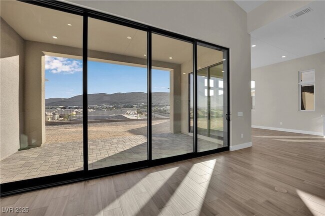 Building Photo - 11079 Rolling Vista Dr