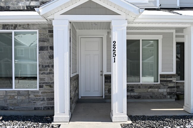 Building Photo - 2254 1180 W