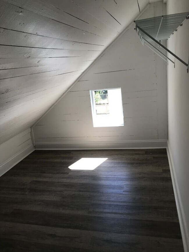 Building Photo - 1001 S 8th St