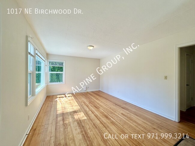 Building Photo - 1017 NE Birchwood Dr