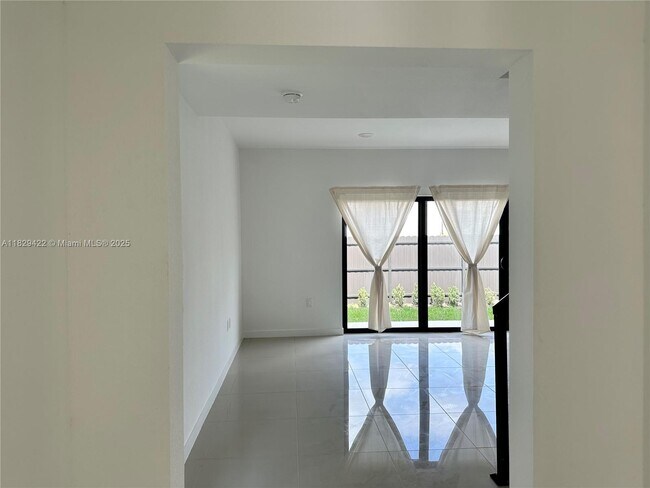 Building Photo - 307 NW 13th Pl