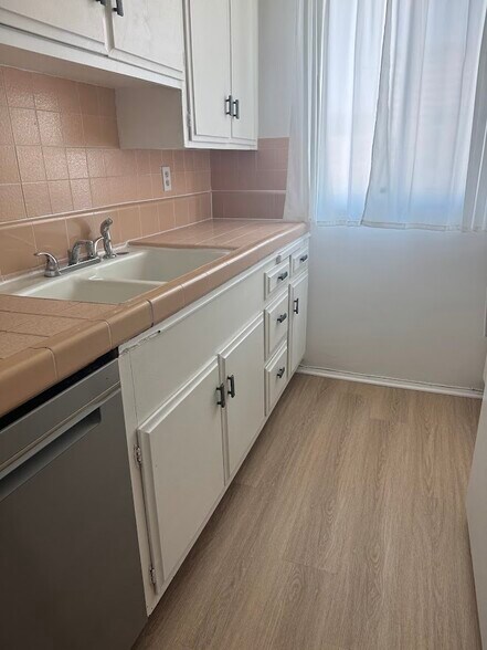 Building Photo - 1017 2nd St