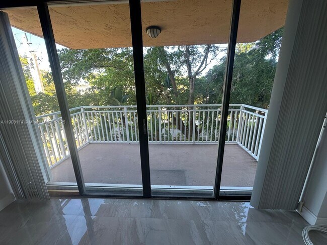 Building Photo - 2450 NE 135th St