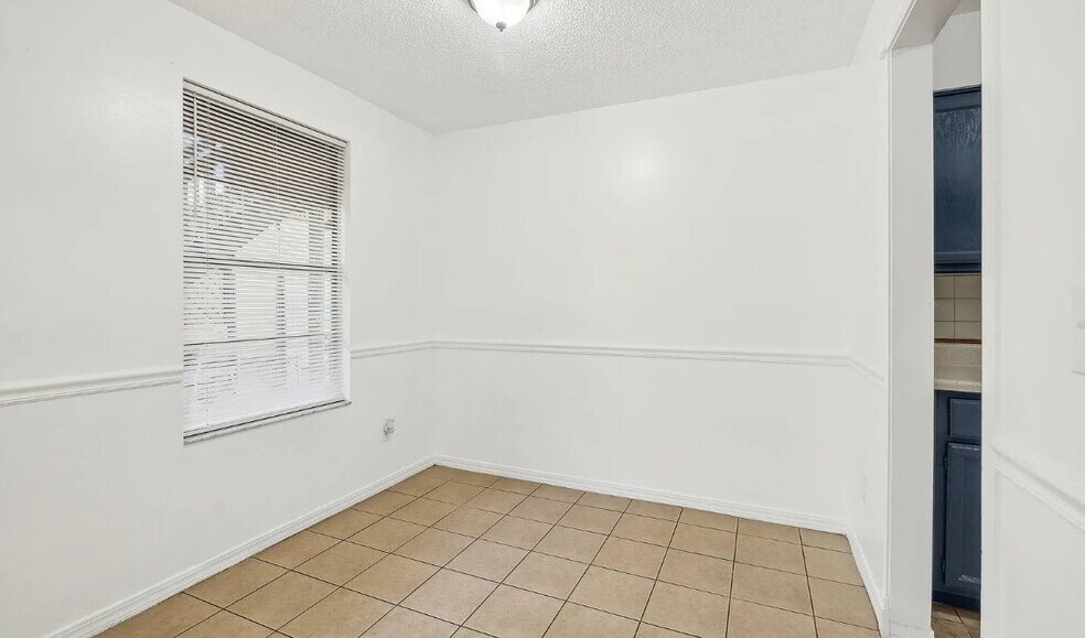 Building Photo - 4 Bentwood Ln