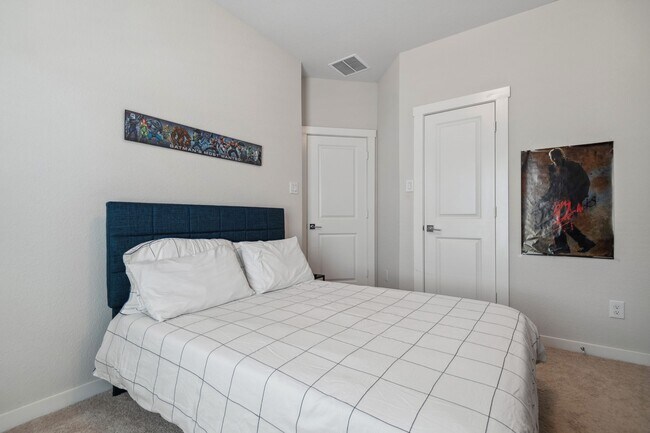 Building Photo - 3049 Sorrento Hl Dr