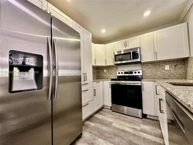 Building Photo - 15430 SW 82nd Ln