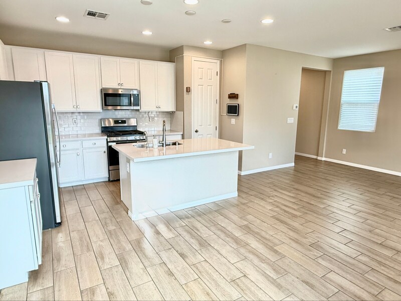 Building Photo - 3953 Painted Lady Ave