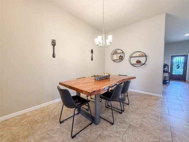 Building Photo - 2513 Kaman Ln