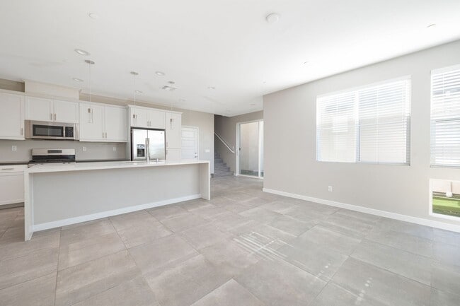 Building Photo - Spacious 4 Bedroom Townhome in the Millenia Community!