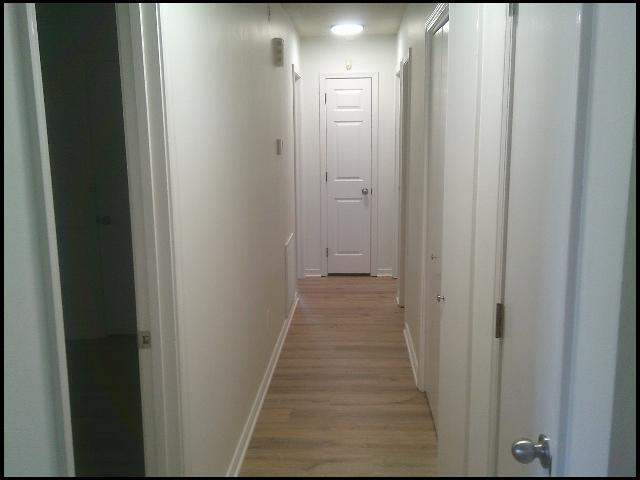 Building Photo - 400 Maxine Ave