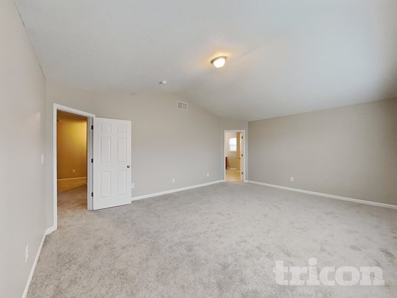 Building Photo - 1963 Central Park Blvd W