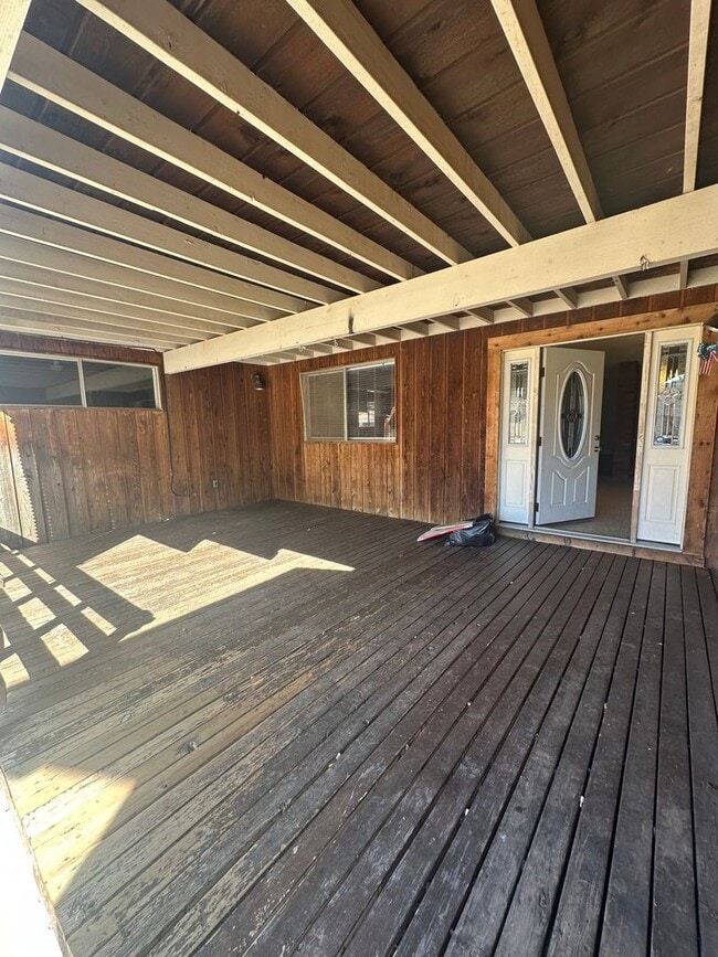 Building Photo - Newly Remodeled Big and Spacious 5 Bed Home! Huge Back Yard!