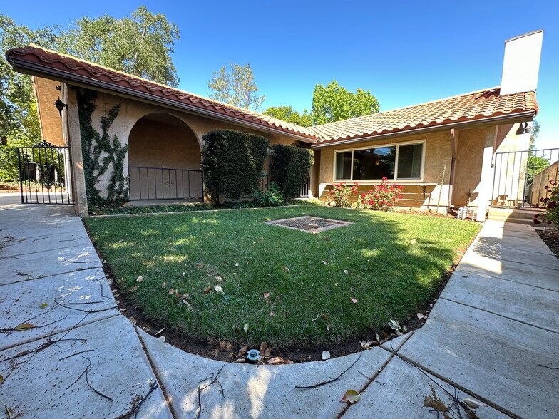 Building Photo - 1040 Walnut Ave