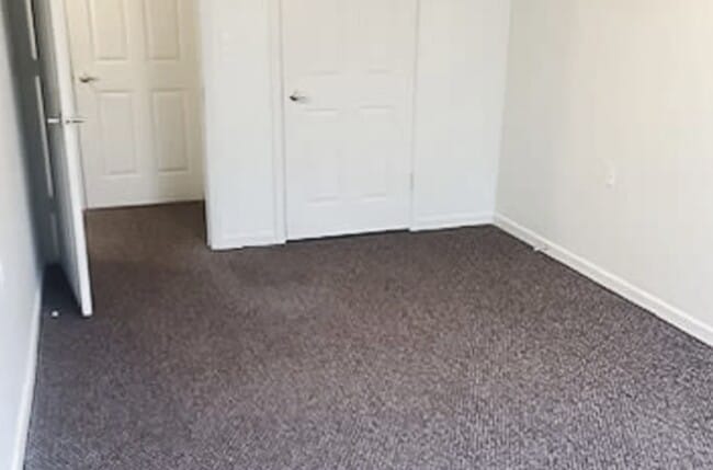 Building Photo - 4321 Country Village Ln