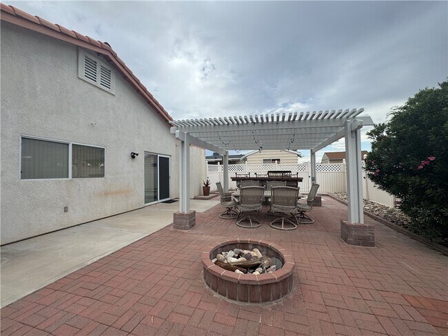 Building Photo - 726 Riverfront Dr