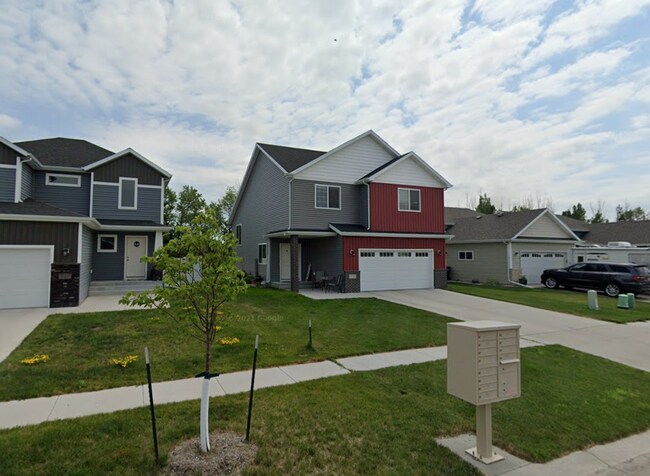 Building Photo - 3 Bed 3 Bath Single Family Home