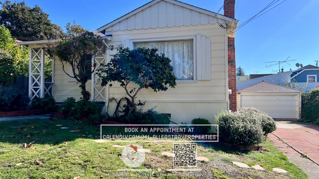 Building Photo - Spacious 2 bedroom Home w/ Backyard, Garage, and pet friendly!