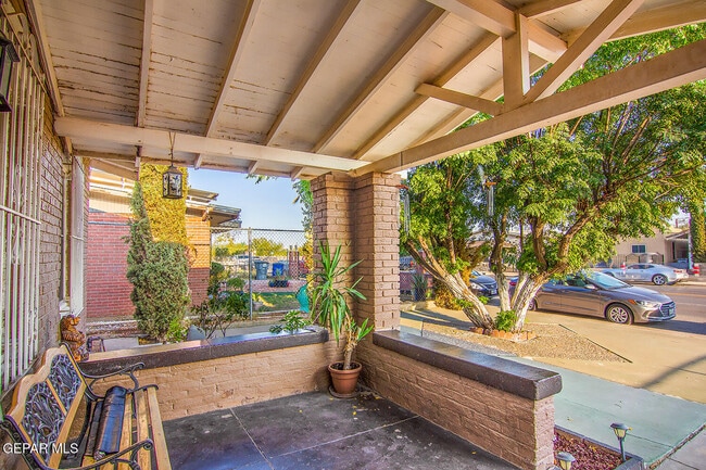 Building Photo - 3611 Yandell Dr