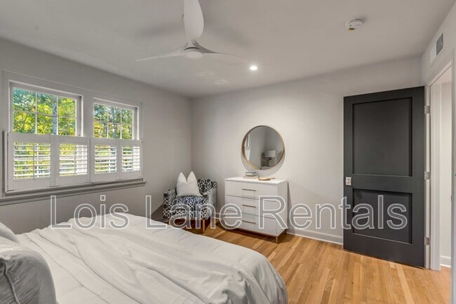 Building Photo - 7 Logan St