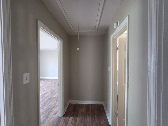 Building Photo - 4047 Chelsea Ave