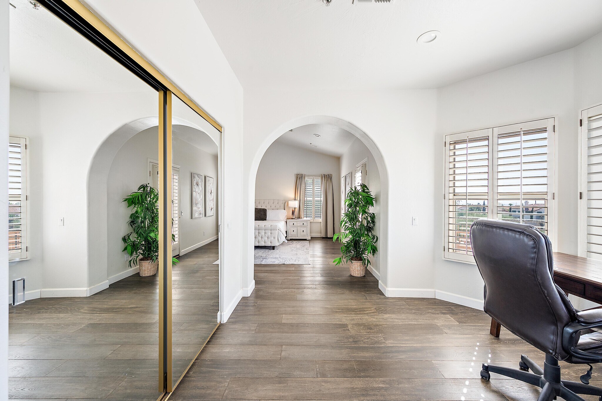 Building Photo - 13010 E Shangri La Rd