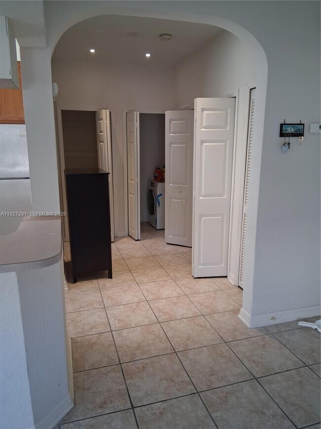 Building Photo - 359 Meridian Ave