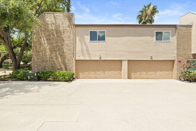 Building Photo - 1115 Augusta Dr