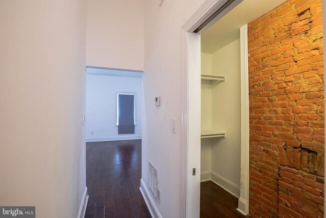 Building Photo - 1212 N 5th St