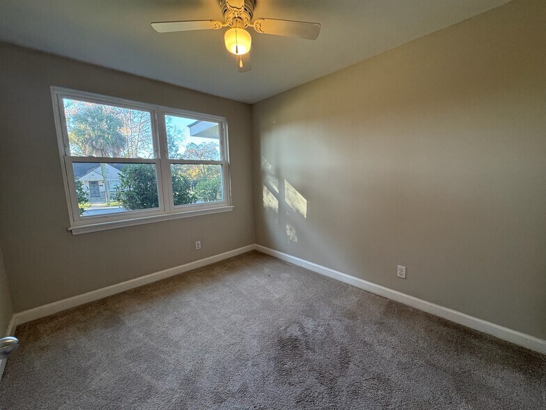 Building Photo - 2052 E 42nd St