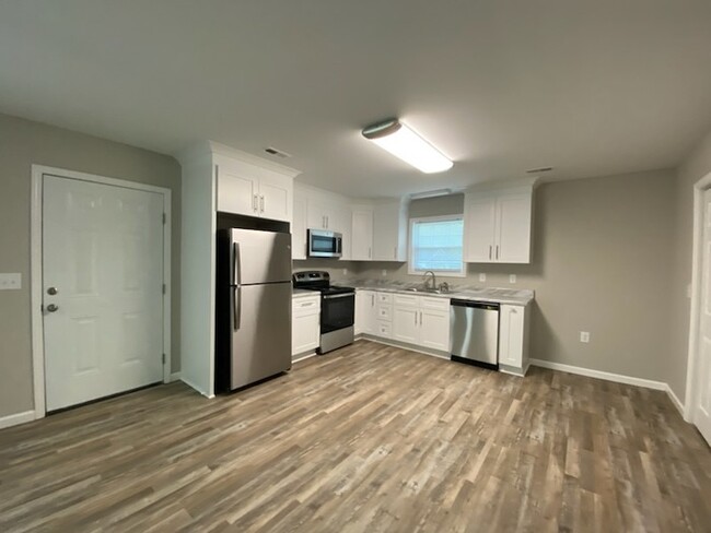 Building Photo - 2 Bedroom 2 Bath New Construction Duplex