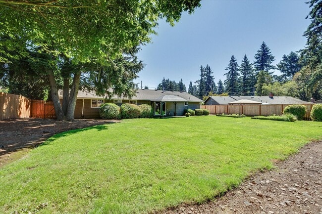 Building Photo - Live in One of Lake Oswego's Most Convenie...