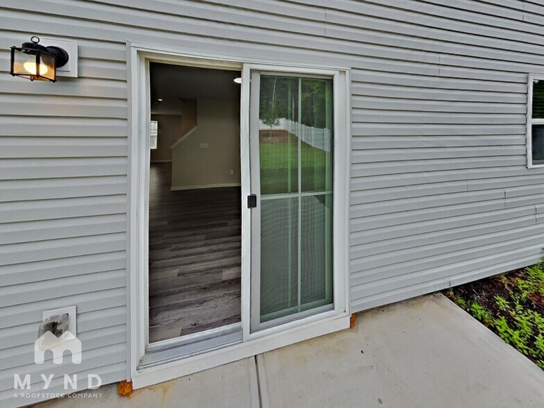 Building Photo - 661 Point Andrews Dr SW