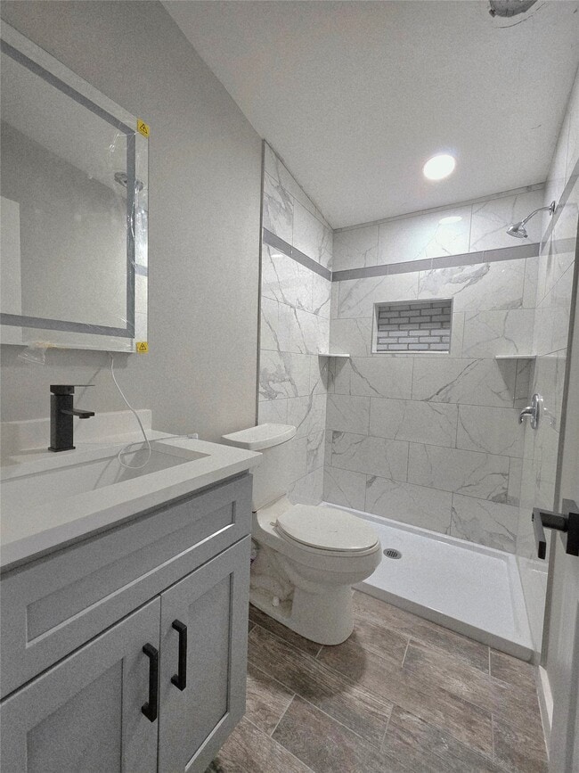 Building Photo - 310 Paddock St