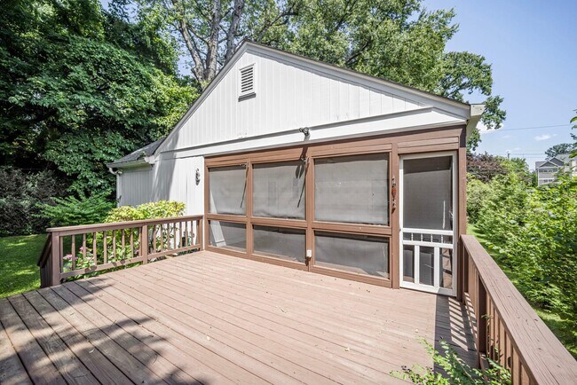 Building Photo - 6002 Madawaska Rd