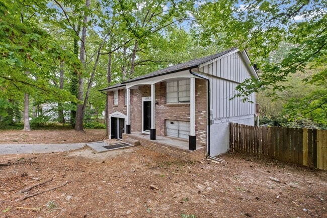 Building Photo - 3100 Fern Valley Dr SW