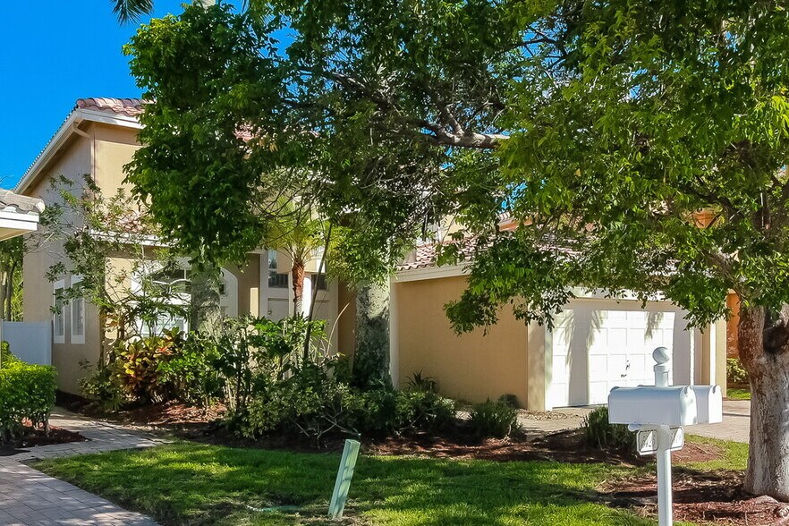 Building Photo - 5419 NW 121st Ave