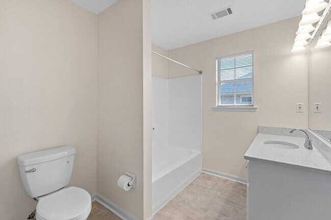 Building Photo - 224 Taylor Cir