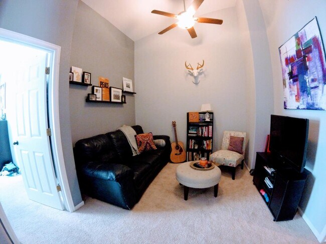 2nd floor loft - 2918 Yates St
