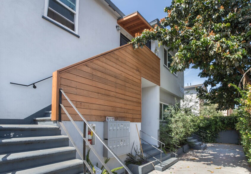 Primary Photo - 1260 W 39th St