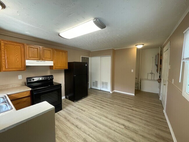 Building Photo - 4910 Porterfield Dr